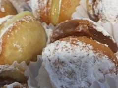 Mini sonho (creme ou doce de leite)