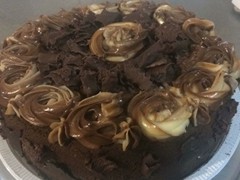 NEGRINHO COM RASPAS DE CHOCOLATE.-